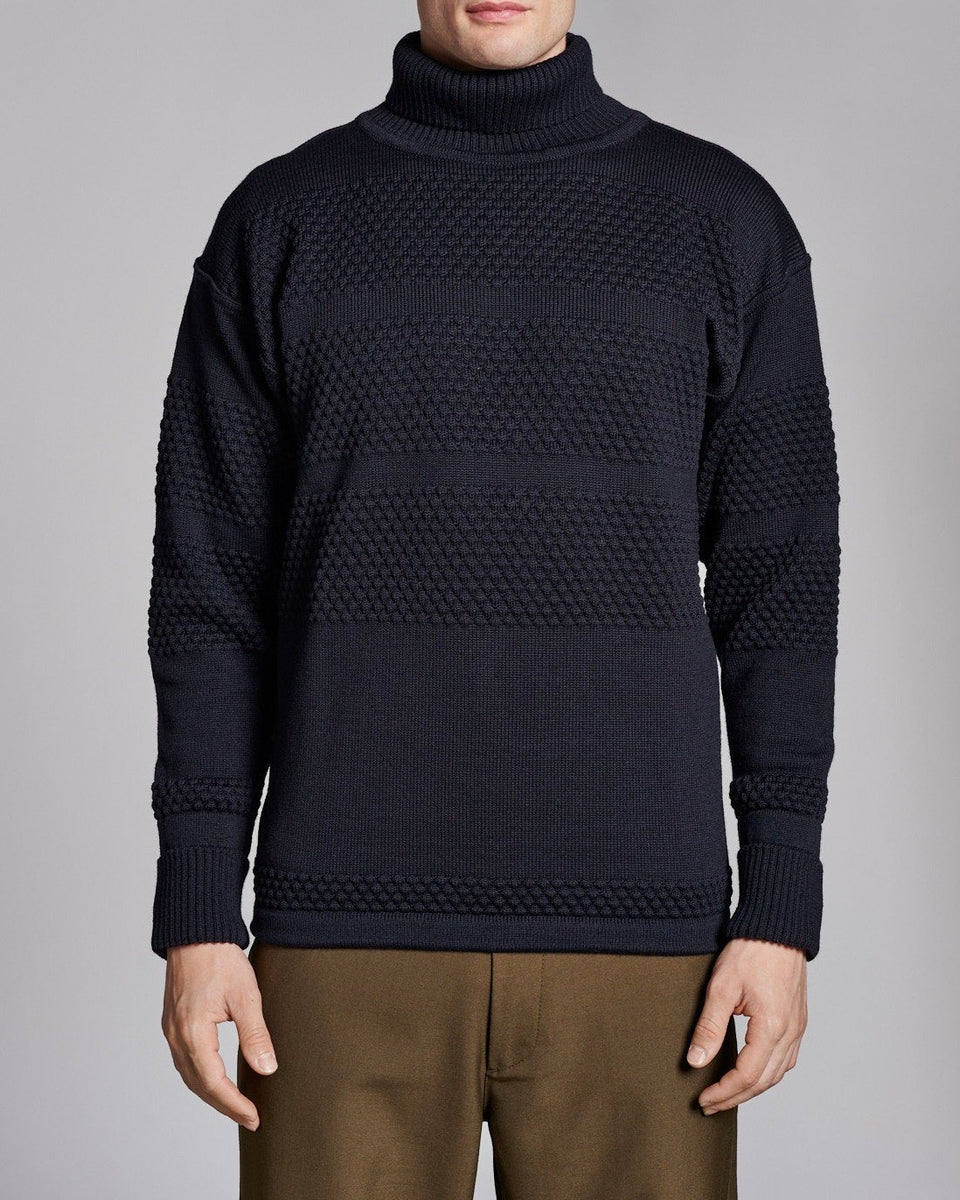 S.N.S. HERNING】FISHERMAN SWEATER | NAVY BLUE | EDISTORIAL STORE