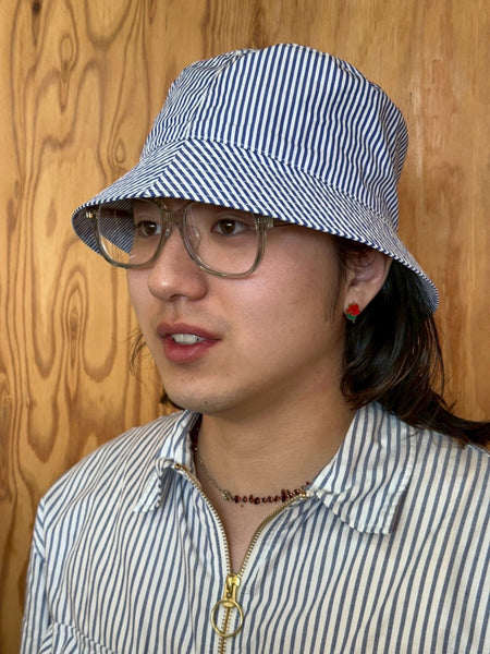 【KIJIMA TAKAYUKI】STRIPE BUKET HAT | BLUE
