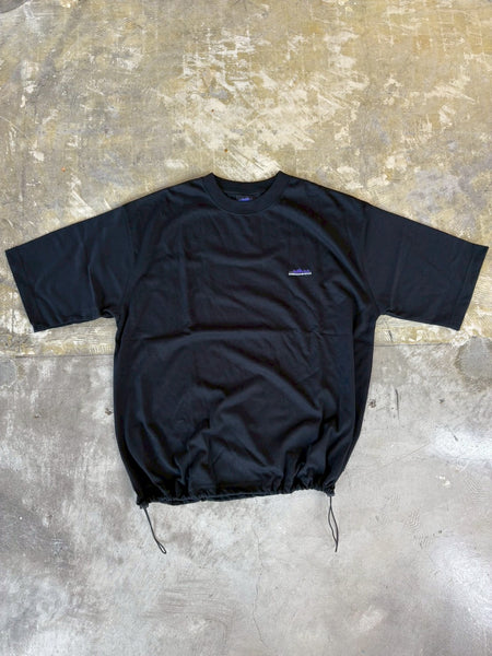 【THOUSAND MILE】DRAWCOAD T-SHIRT | BLACK