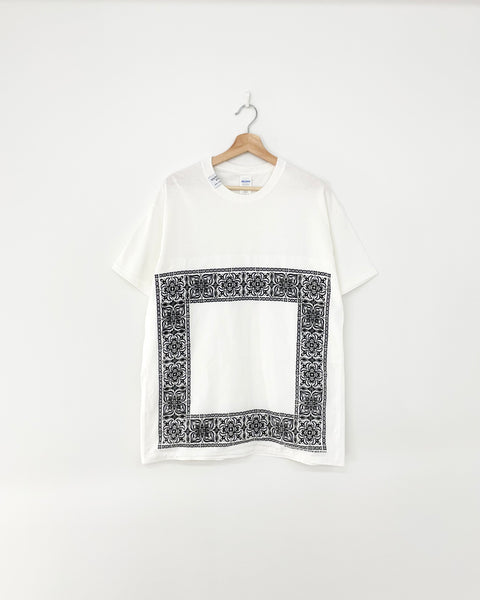 MASH UP SQUARE BANDANA S/S TEE GILDAN
