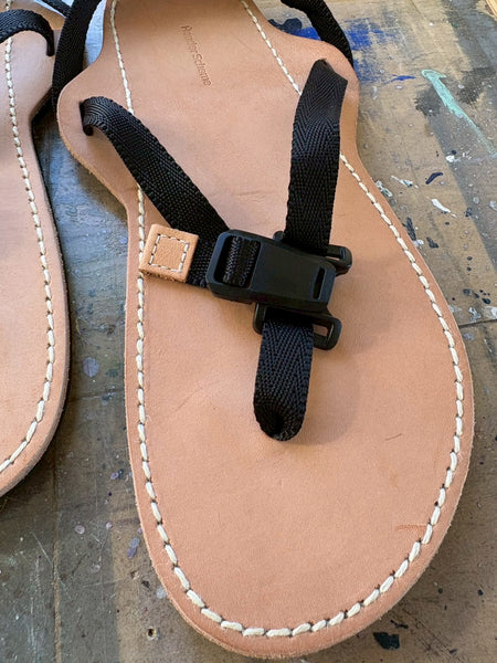 【Hender Scheme】LEATHER TONG SANDALS