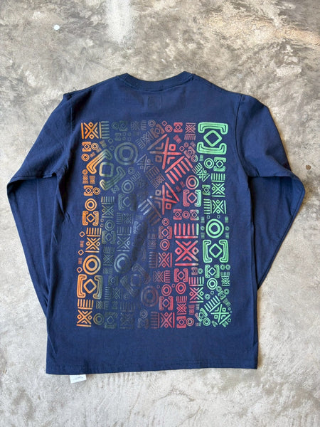 【AiE】PRINTED L/S POCKET TEE〈WE AIE ONE〉 | NAVY