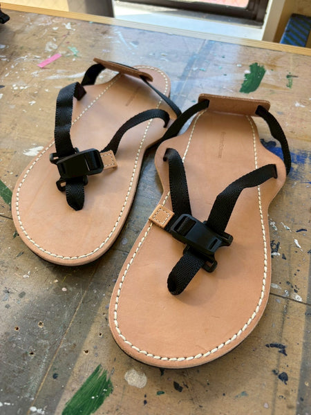 【Hender Scheme】LEATHER TONG SANDALS