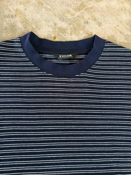 【EVCON】BORDER TEE | NAVY