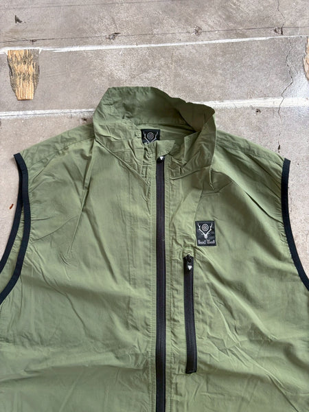 【South2 West8】Packable Vest - Nylon Typewriter | OLIVE