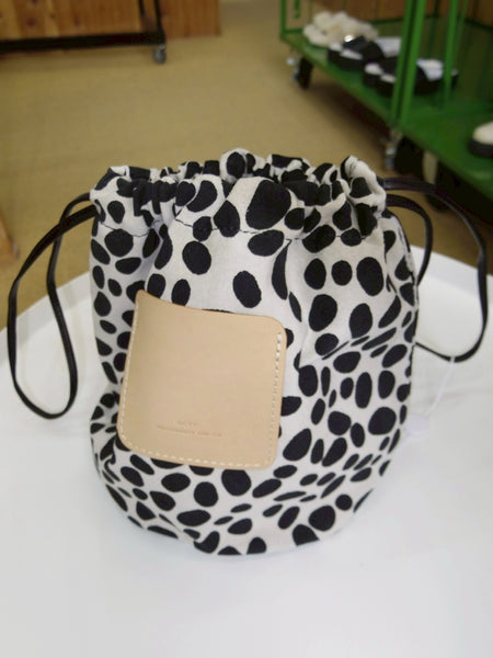 【Scye BASICS】PIG SUEDE DRAWSTRING BAG | LEOPARD