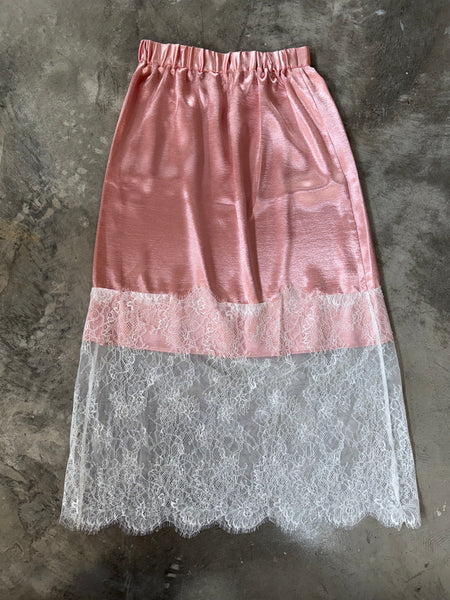 【BEAMS HEART】SATIN × LACE SKIRT | GRAY / PINK