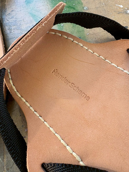 【Hender Scheme】LEATHER TONG SANDALS