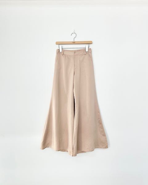 π. by SUGALISM SATIN BAGGY PANTS | BEIGE