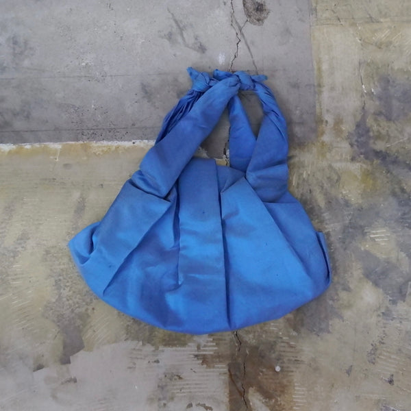 【PAPYRUS】CANDY WRAPPER PILOW BAG | BLUE
