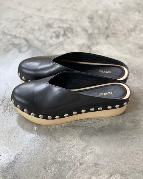 【PIPPICHIC】STUDS MULE SANDAL | BLACK